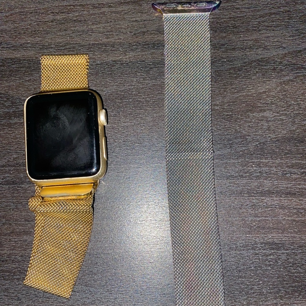 APPLE WATCH SERIES 1 42mm Needs Repair Won’t power on comes with 2 Bands